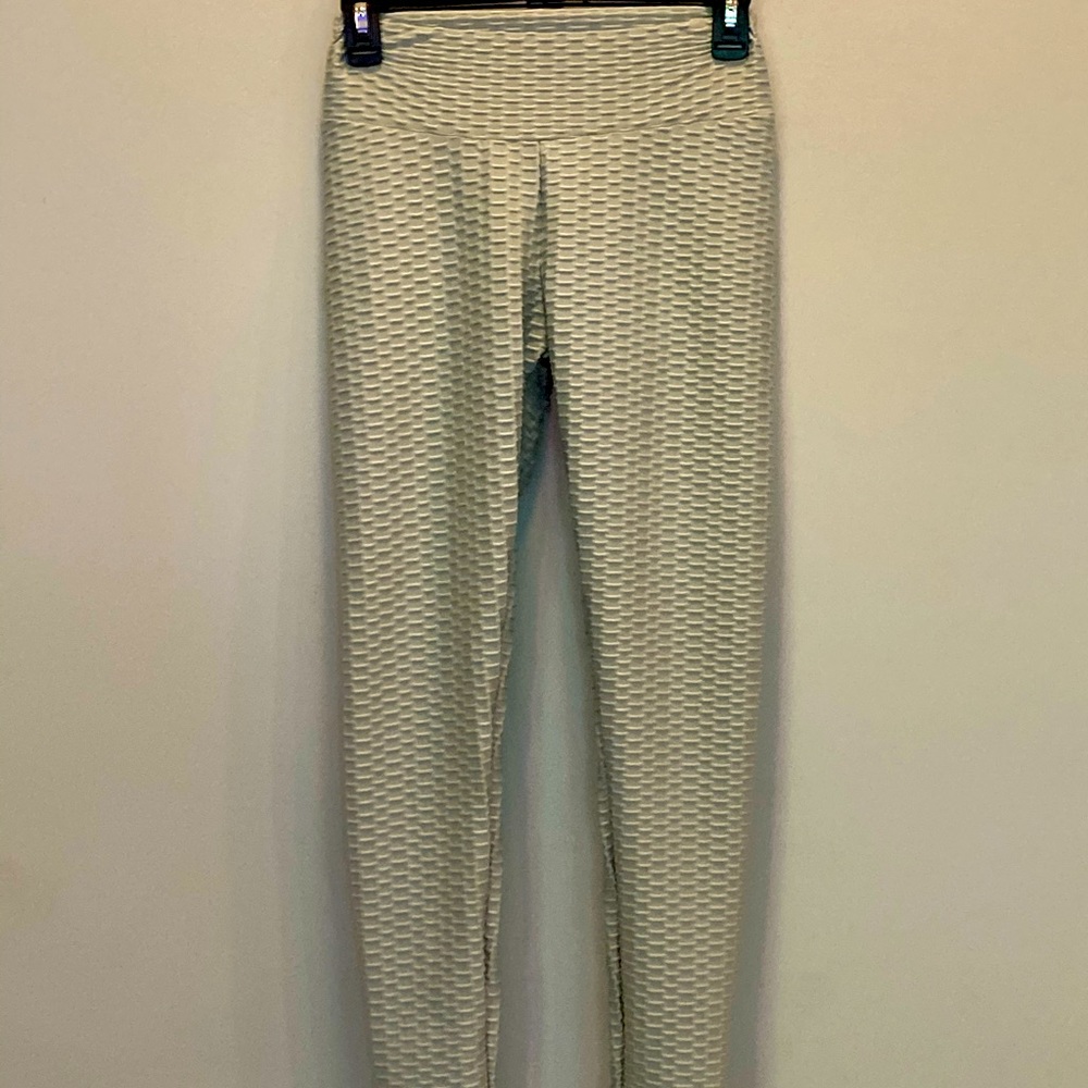 Gray ribbed leggings, size medium, cinched bottom
